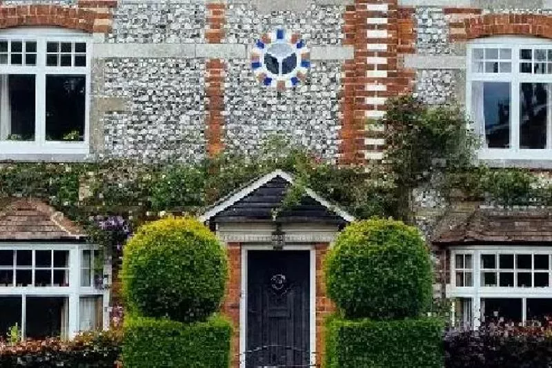 Hur är en ytterdörr uppbyggd?