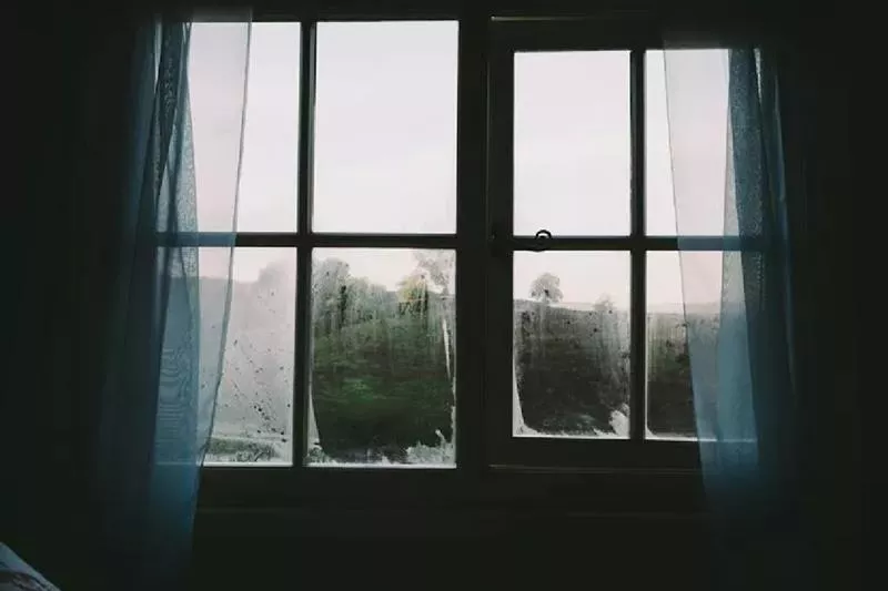 Hur får man bort imma på fönster?