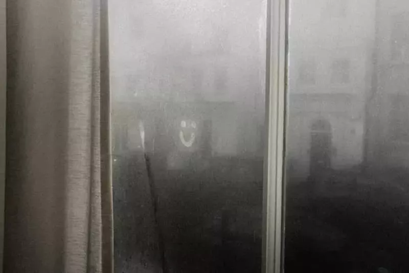 Hur förhindrar jag fukt och kondens på fönster?