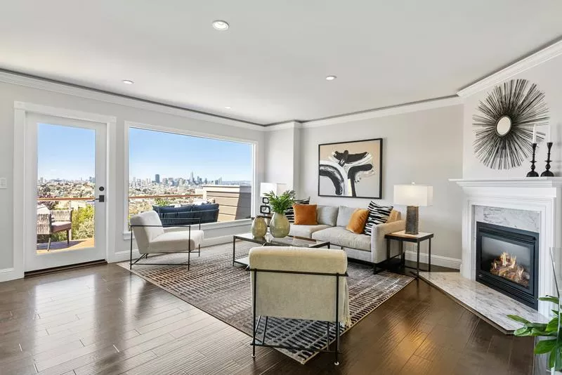 Hur justerar man altandörr som är redan monterat?