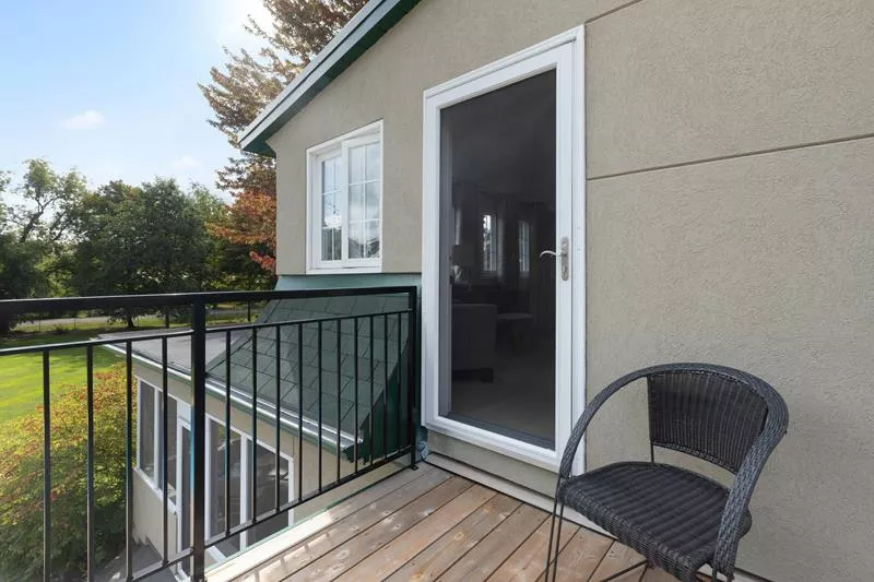 Hur smörjer man en balkongdörr?