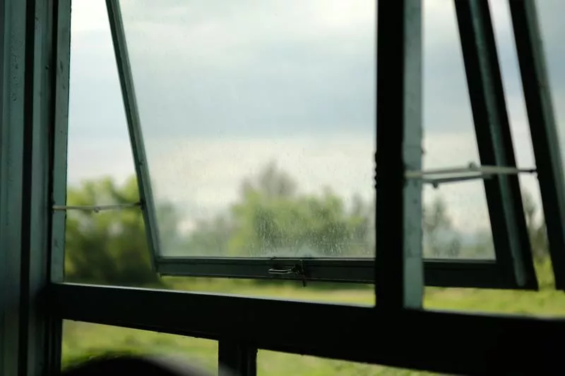 Var kan man köpa myggnät till fönster?