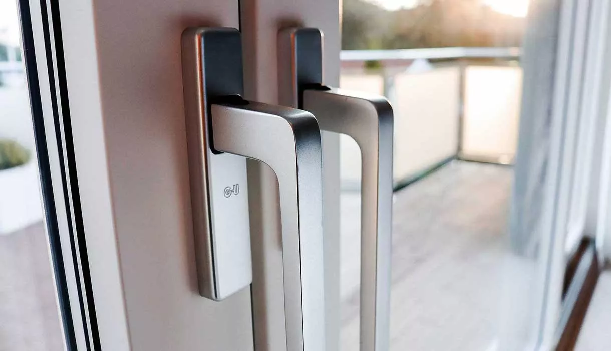 Mikkey Dee handlar på VillaFönster