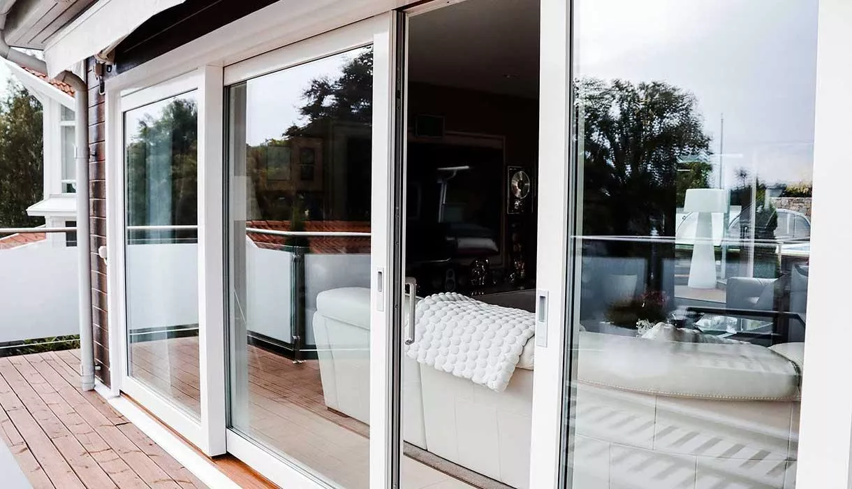 Mikkey Dee handlar på VillaFönster