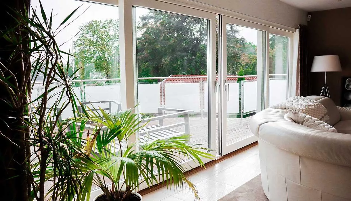 Mikkey Dee handlar på VillaFönster