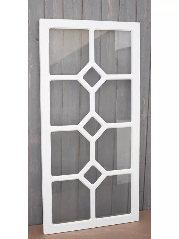 Rektangulärt dekorfönster med romb-spröjs