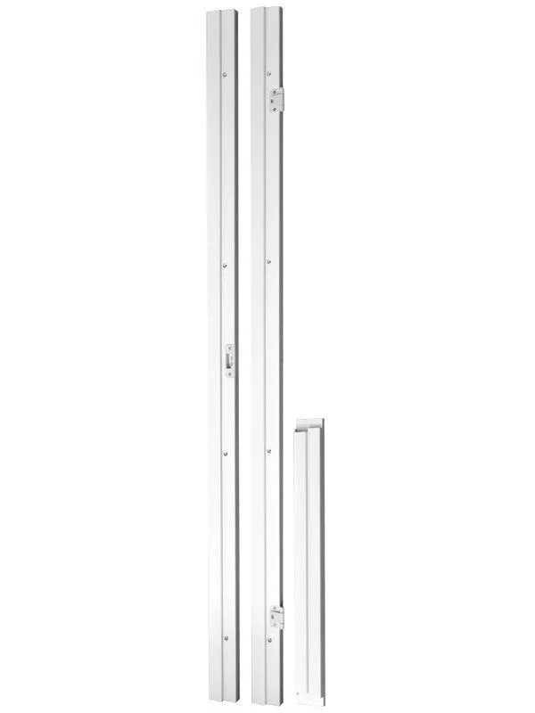 Vit innerdörr med karm och enkel design.