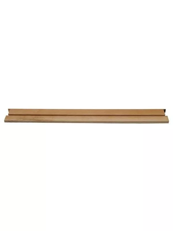 Vit innerdörr med glaspartier och en silverfärgad dörrhandtag.