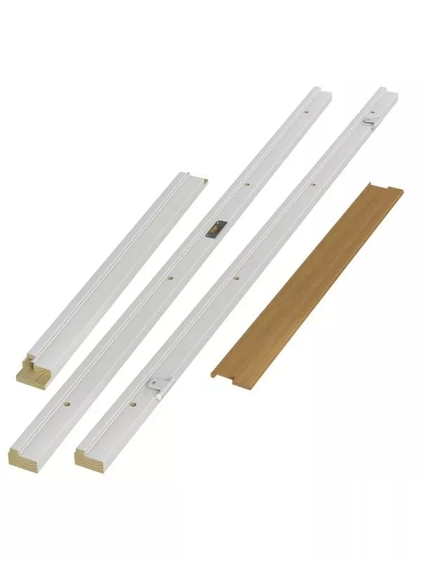 Vit innerdörr med glaspartier och en modern design.