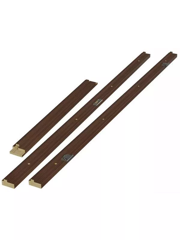 En innerdörr i valnötsträ med en slät yta och en enkel design.